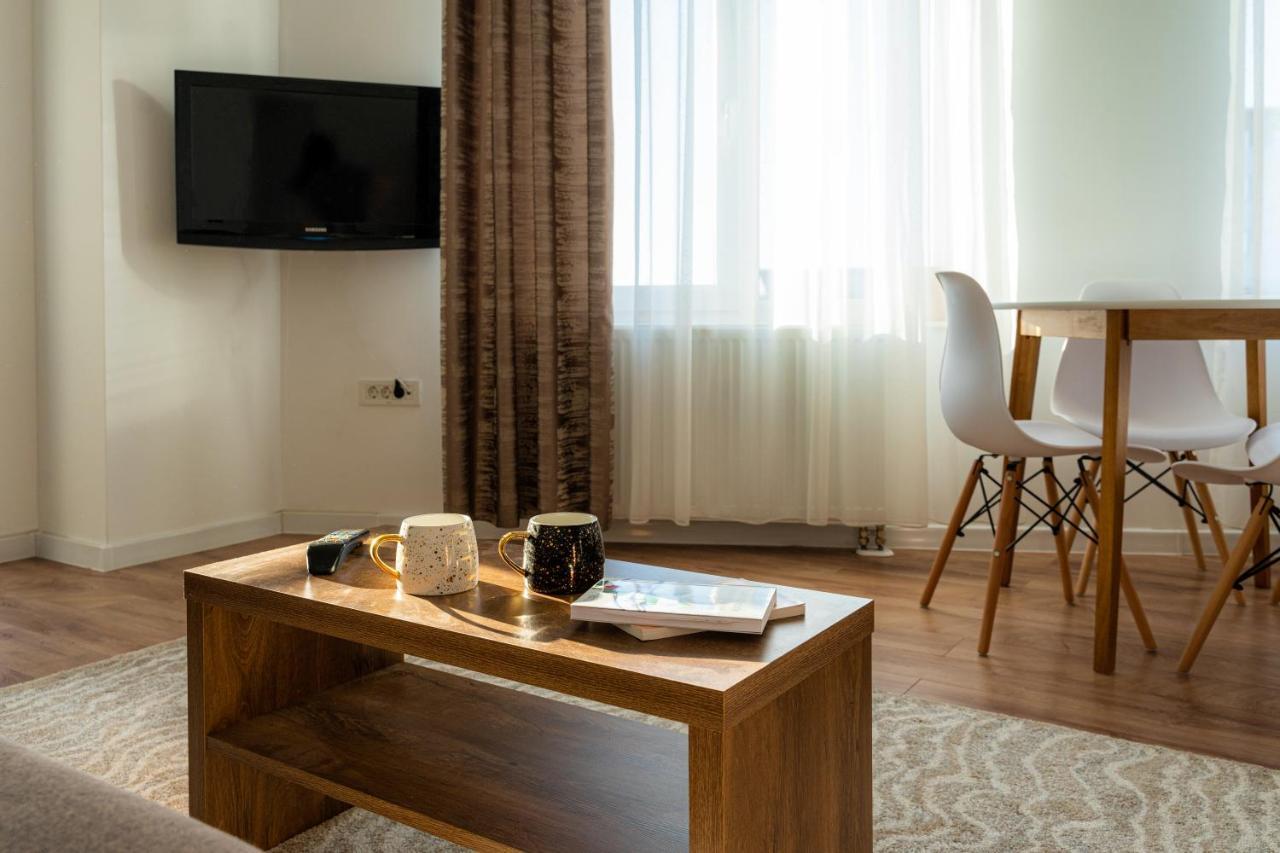 Uniquemoments Airport Apartment & Secure Parking & Airport Shuttle Iasi Exterior foto