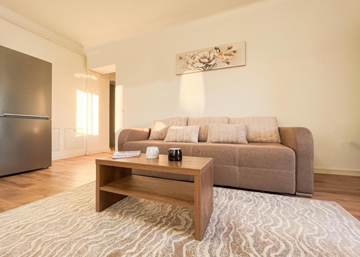 Uniquemoments Airport Apartment & Secure Parking & Airport Shuttle Iasi Exterior foto